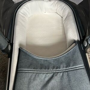 Uppababy Bassinet and rain cover